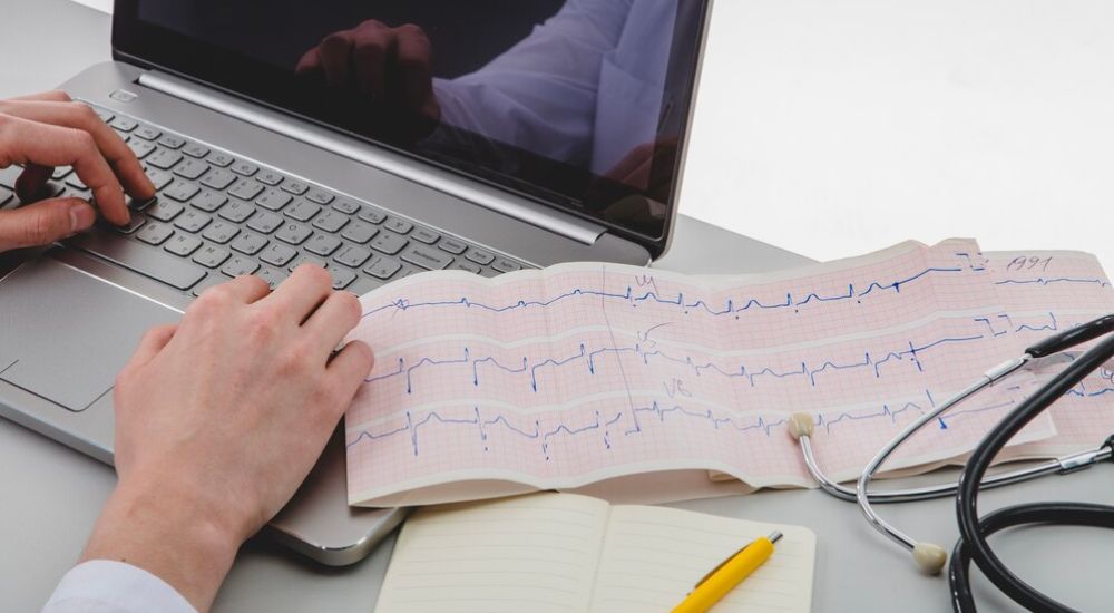 Arritmias cardiacas Riesgos y tratamientos en Clínica CleverSalud