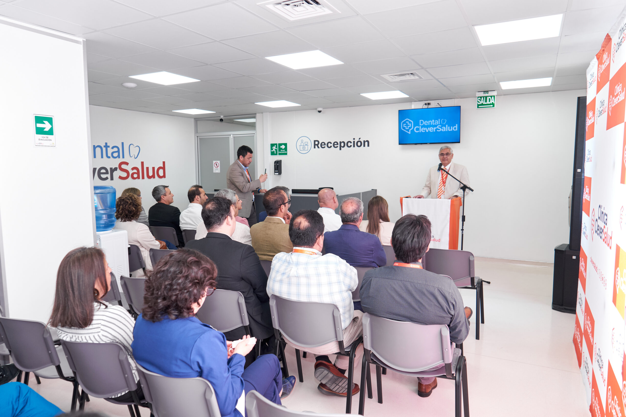 Autoridades regionales acompañan la apertura de la Unidad Dental CleverSalud en Rancagua