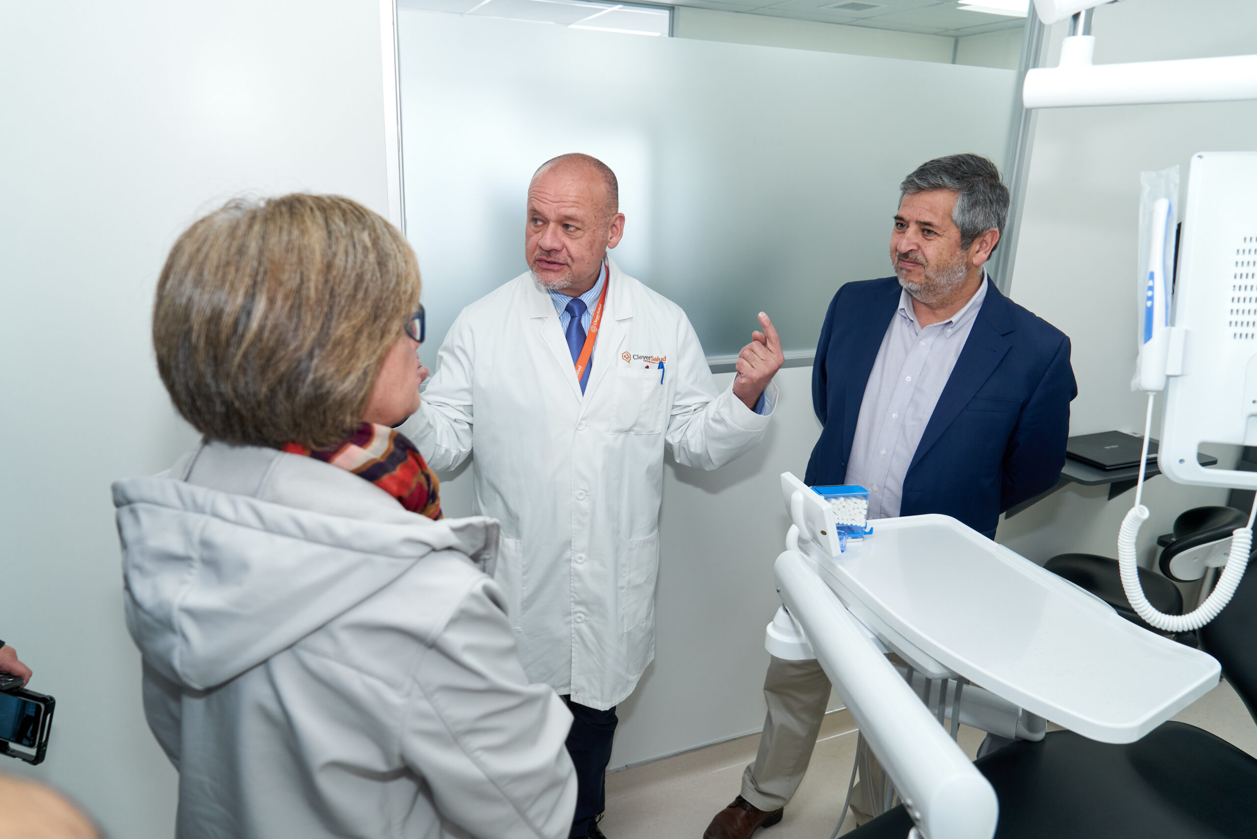 Autoridades regionales acompañan la apertura de la Unidad Dental CleverSalud en Rancagua